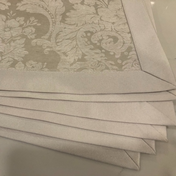 6 Pc Waterford Damask Silver Placemats - Picture 2 of 8